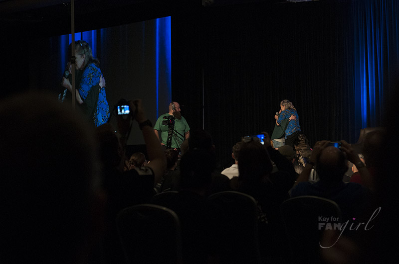 Carrie Fisher hugs fan at Wizard World Chicago