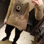 Cold-shoulder sweater's hem
